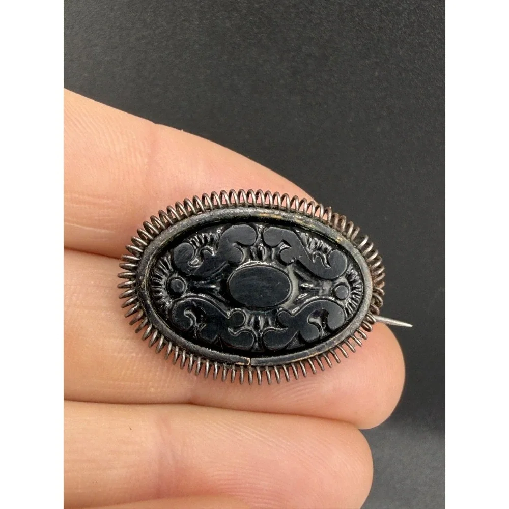 Vintage Victorian Black Mourning‎ Brooch OLD Gutta Percha?